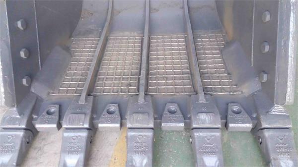 拼焊耐磨件-堆焊耐磨板(圖3) 拼焊耐磨件-堆焊耐磨板(圖3)