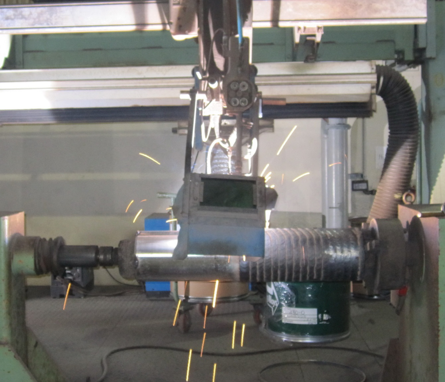 耐磨焊絲在抓斗上進行修復(fù)的應(yīng)用(圖2) 耐磨焊絲在抓斗上進行修復(fù)的應(yīng)用(圖2)