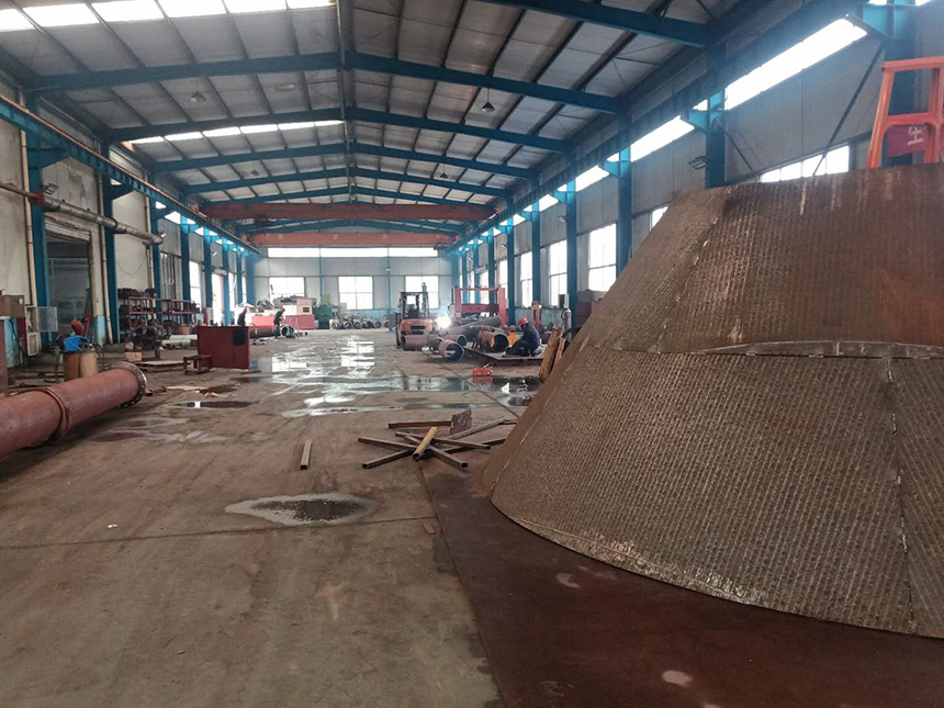 堆焊耐磨板制造圓錐破碎機配件(圖2) 堆焊耐磨板制造圓錐破碎機配件(圖2)